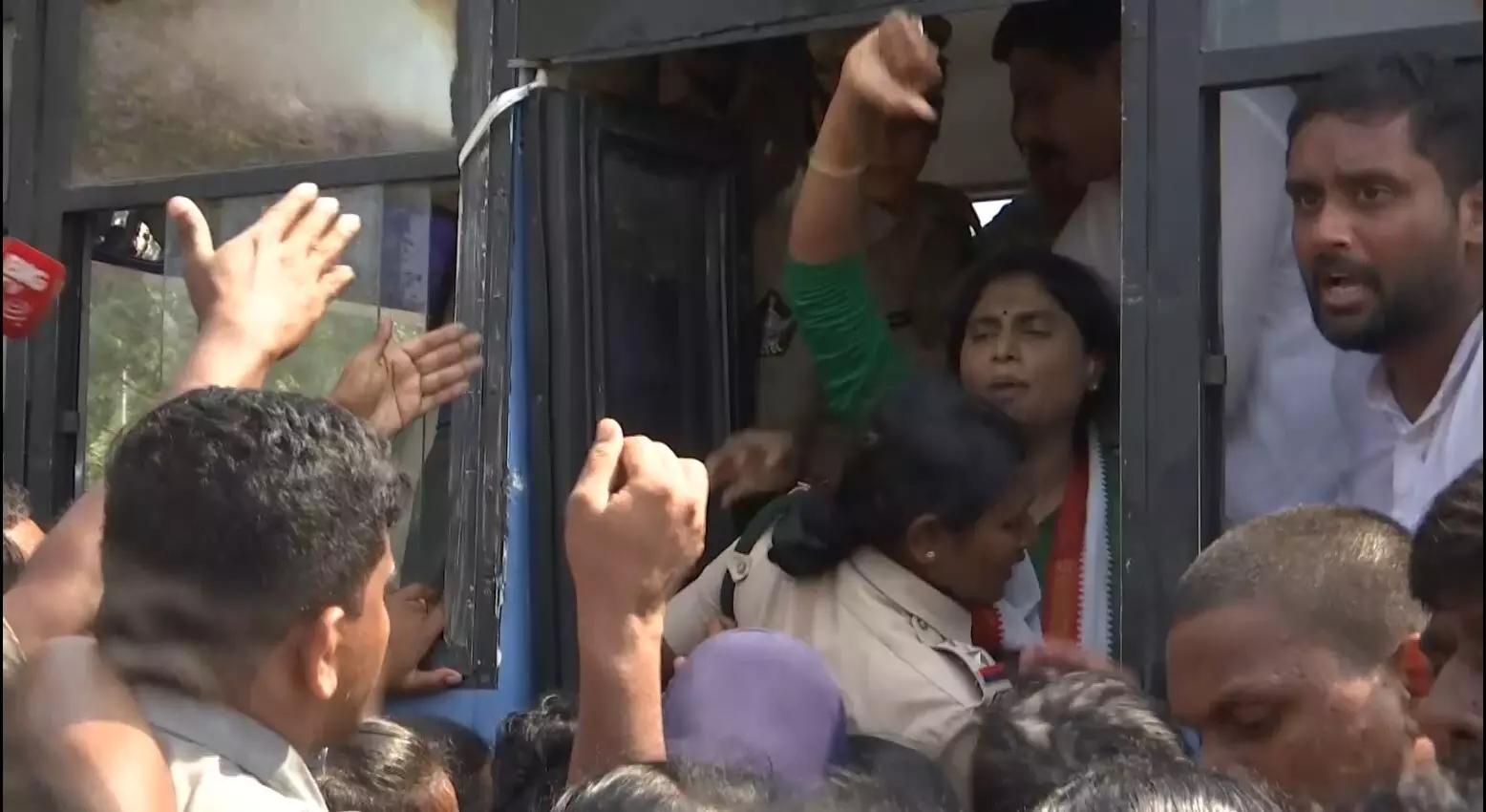 AP: జగన్ది... దగా ప్రభుత్వం: షర్మిల AP: జగన్ది... దగా ప్రభుత్వం: షర్మిల