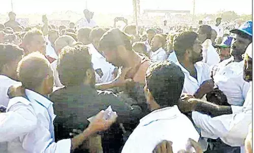 AP: వైసీపీ దాడులపై పోలీసులు స్పందించరేం?