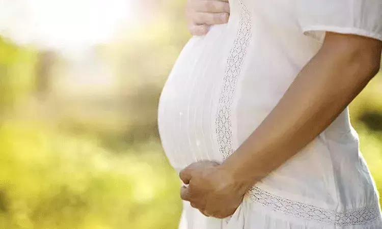 ఆస్పత్రికి వద్దన్న భర్త.. ఇంట్లోనే ప్రసవించిన భార్య.. కానీ