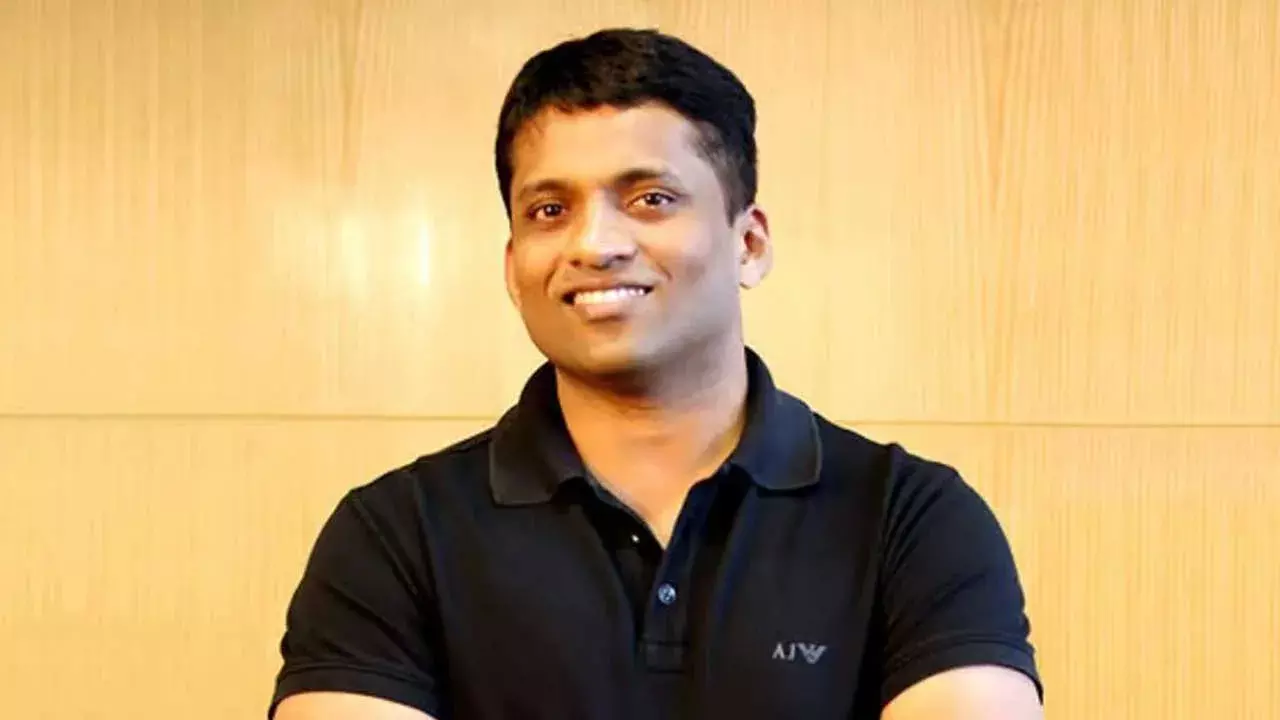 Byju Raveendran : బైజూ వ్యవస్థాపకుడు రవీంద్రన్కు ఈడీ లుక్ అవుట్ నోటీసు Byju Raveendran : బైజూ వ్యవస్థాపకుడు రవీంద్రన్కు ఈడీ లుక్ అవుట్ నోటీసు