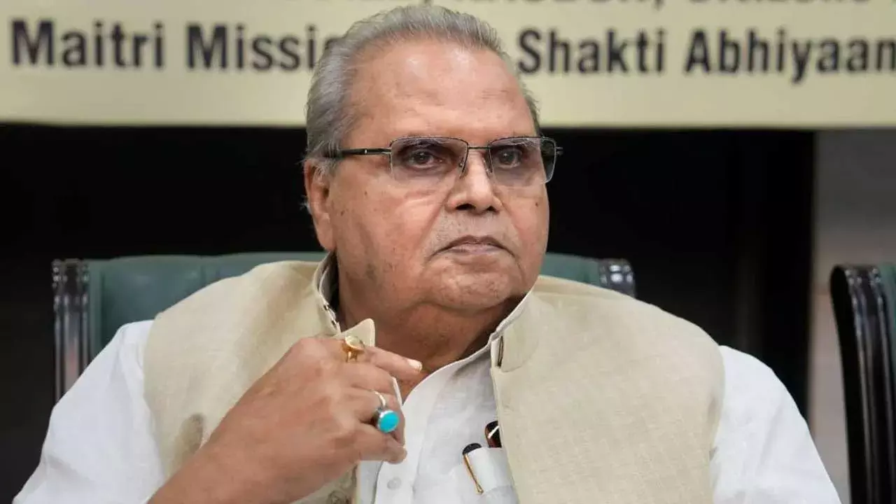 CBI : మాజీ గవర్నర్ నివాసాలపై సీబీఐ దాడులు CBI : మాజీ గవర్నర్ నివాసాలపై సీబీఐ దాడులు