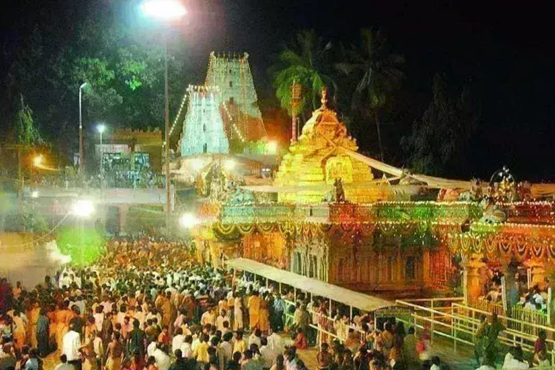Srisailam: శ్రీశైలం వెళ్లే భక్తులకు అలర్ట్. Srisailam: శ్రీశైలం వెళ్లే భక్తులకు అలర్ట్.