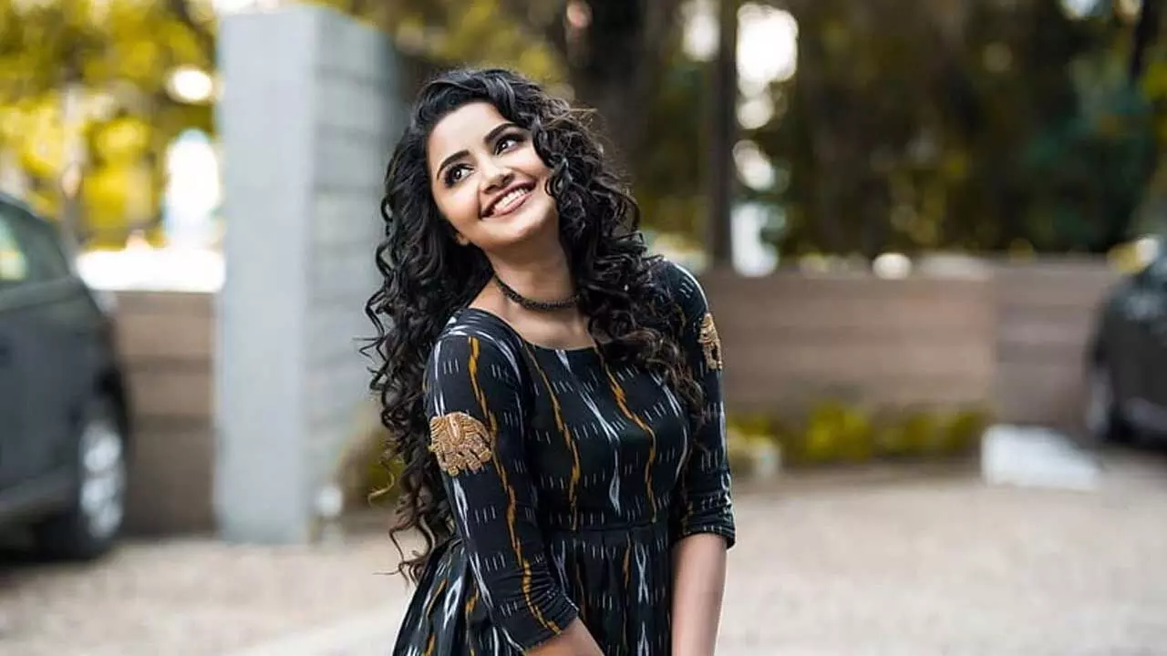 Anupama Parameswaran : పులికి దగ్గరగా అనుపమ.. అంత ధైర్యం ఉంది కాబట్టే అలా..! Anupama Parameswaran : పులికి దగ్గరగా అనుపమ.. అంత ధైర్యం ఉంది కాబట్టే అలా..!