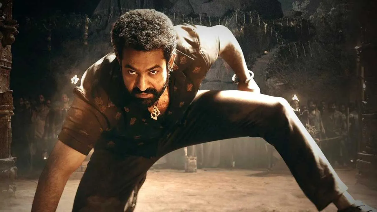 Devara : దేవర ఆయుధ పూజ.. ఫ్యాన్స్ కు రోమాలు నిక్కబొడిచే అప్ డేట్ Devara : దేవర ఆయుధ పూజ.. ఫ్యాన్స్ కు రోమాలు నిక్కబొడిచే అప్ డేట్