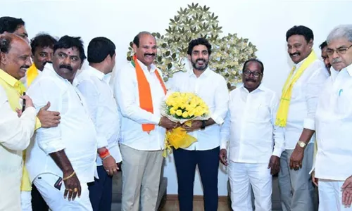 AP : టీడీపీలో చేరిన వైసీపీ ఎమ్మెల్యే పార్థసారథి AP : టీడీపీలో చేరిన వైసీపీ ఎమ్మెల్యే పార్థసారథి