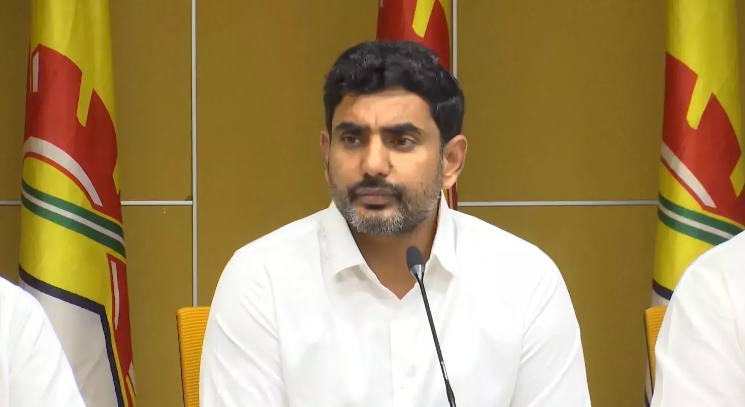 LOKESH: నియంత పాలనలో నోరెత్తడం నేరమే: లోకేశ్ LOKESH: నియంత పాలనలో నోరెత్తడం నేరమే: లోకేశ్