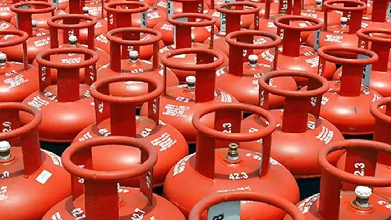 TS : రూ.500కే గ్యాస్ సిలిండర్ .. ప్రభుత్వం జీవో జారీ TS : రూ.500కే గ్యాస్ సిలిండర్ .. ప్రభుత్వం జీవో జారీ