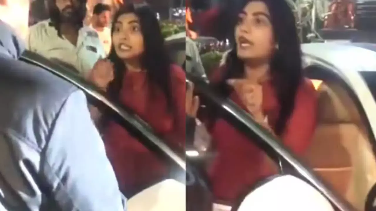 Telugu Actress Sowmya Janu  : రాంగ్ రూట్ లో వచ్చి.. ట్రాఫిక్ హోమ్ గార్డ్పై దాడి Telugu Actress Sowmya Janu  : రాంగ్ రూట్ లో వచ్చి.. ట్రాఫిక్ హోమ్ గార్డ్పై దాడి