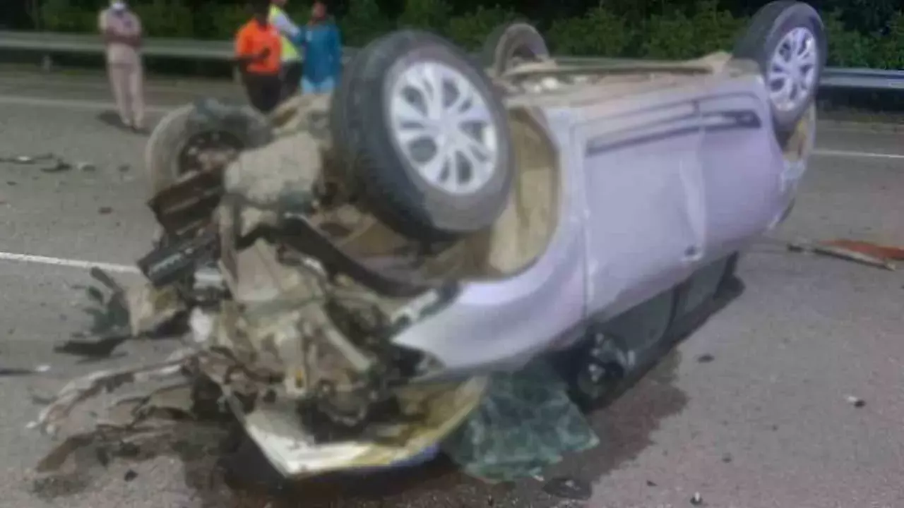 ఔటర్ రింగ్ రోడ్డుపై కారు బోల్తా.. ఒకరు మృతి