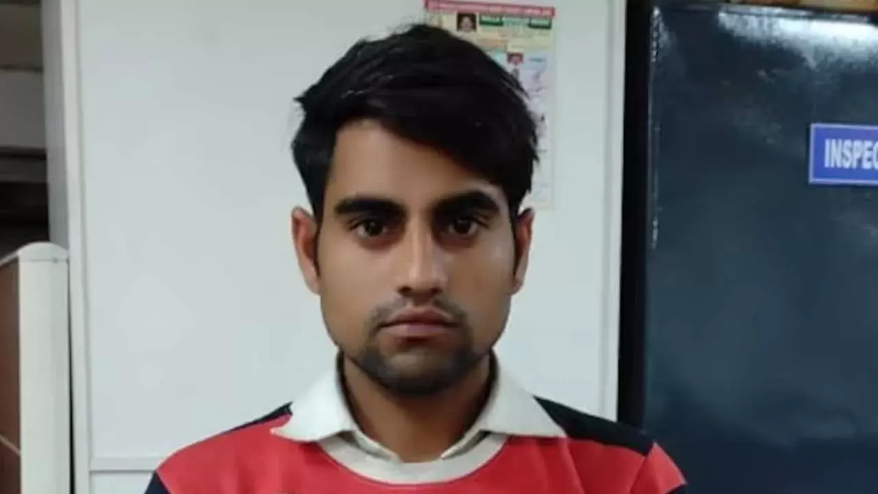 IPS ఆఫీసర్ సీవీ ఆనంద్ ఫేక్ ప్రొఫైల్ నిందితుడు అరెస్ట్ IPS ఆఫీసర్ సీవీ ఆనంద్ ఫేక్ ప్రొఫైల్ నిందితుడు అరెస్ట్