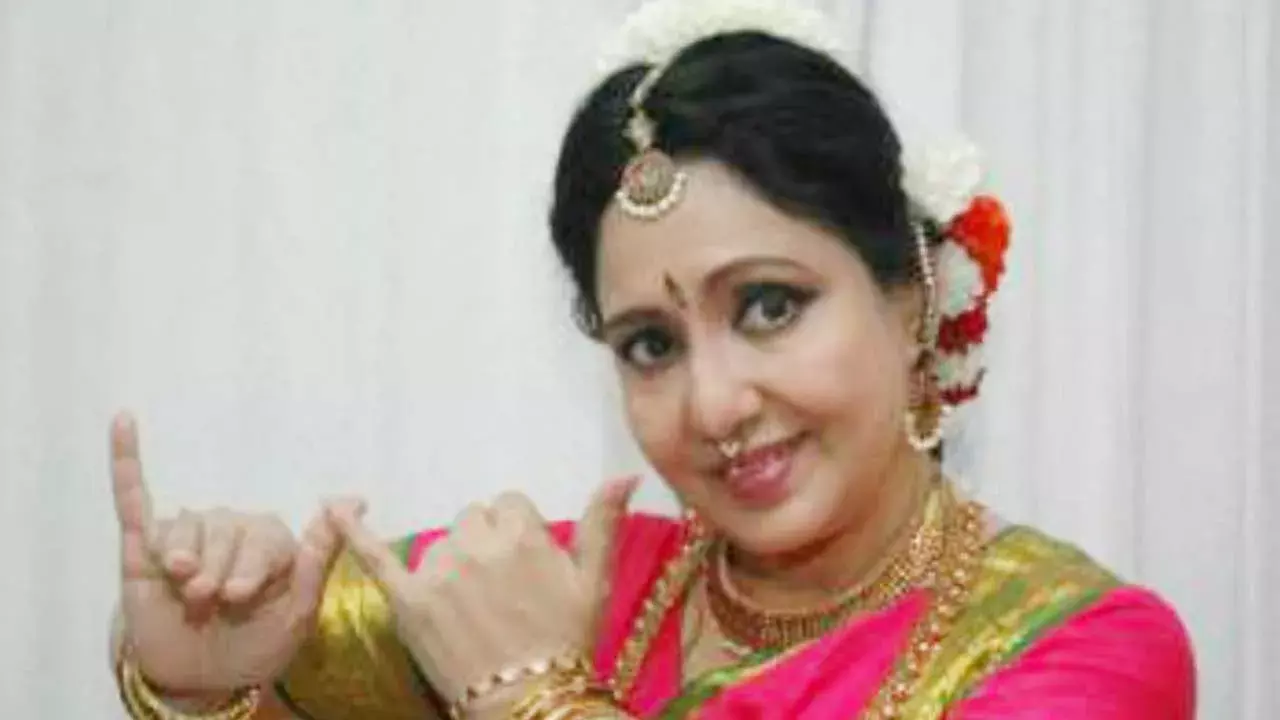 Vennera Aadai Nirmala : హీరో తాగొచ్చి రేప్ అటెప్ట్ చేశాడు.. వెన్నెరాడై నిర్మల సంచలనం Vennera Aadai Nirmala : హీరో తాగొచ్చి రేప్ అటెప్ట్ చేశాడు.. వెన్నెరాడై నిర్మల సంచలనం