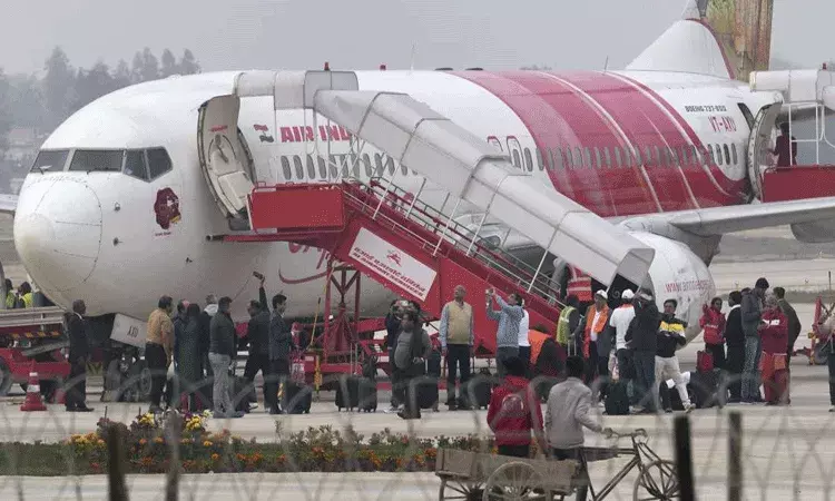 వృద్దుల మరణానికి కారణమైన వీల్ చెయిర్.. ఎయిర్ ఇండియాకు రూ. 30 లక్షల జరిమానా