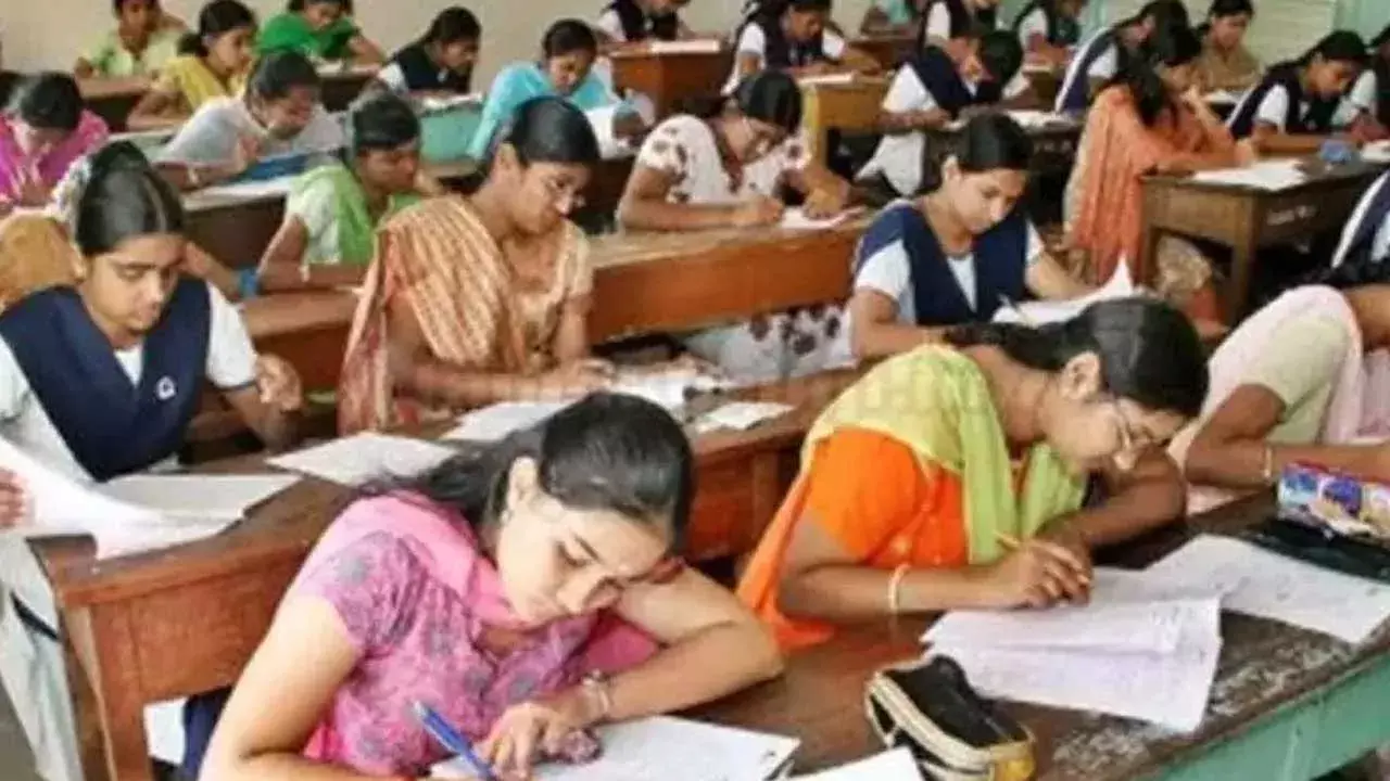 AP : ఏపీలో నేటి నుంచి ఇంటర్ పరీక్షలు AP : ఏపీలో నేటి నుంచి ఇంటర్ పరీక్షలు