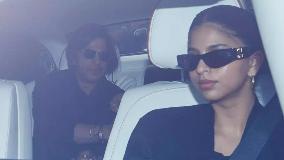 Anant Ambani-Radhika Merchant Pre-Wedding : జామ్నగర్ చేరుకున్న షారుఖ్ ఖాన్ అండ్ ఫ్యామిలీ Anant Ambani-Radhika Merchant Pre-Wedding : జామ్నగర్ చేరుకున్న షారుఖ్ ఖాన్ అండ్ ఫ్యామిలీ