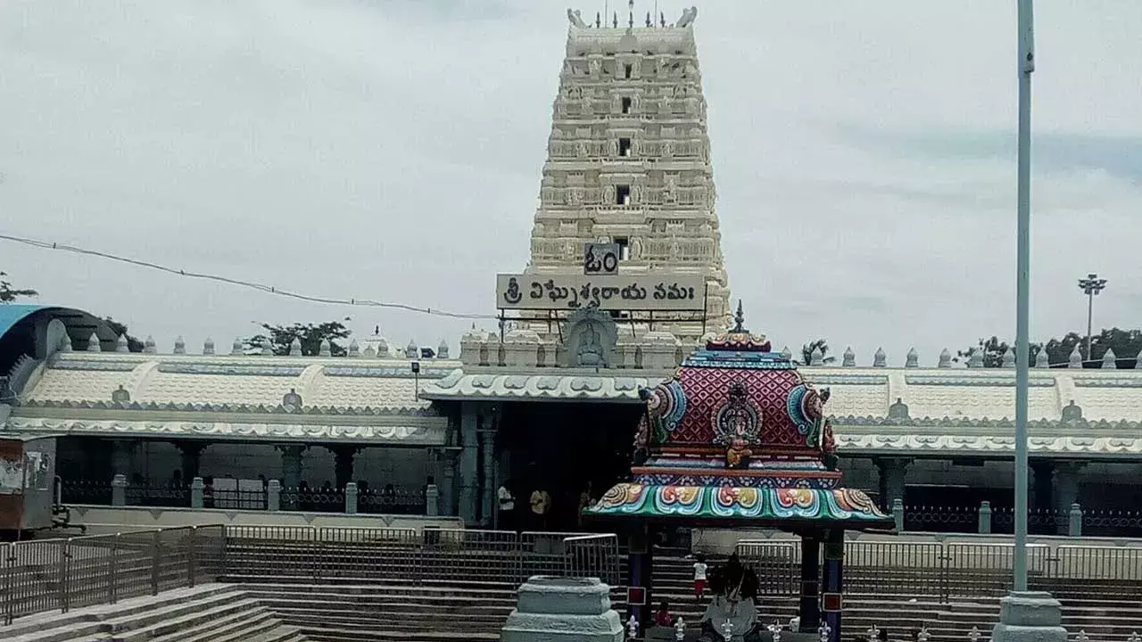 Kanipakam : కాణిపాకం గణపతికి 6 కిలోల బంగారం బహుమానం