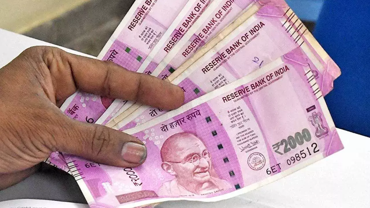 RBI : రూ.8470 కోట్ల విలువైన రూ.2వేల నోట్లు ఇప్పటికీ ప్రజల వద్దే ఉన్నాయి: ఆర్బీఐ RBI : రూ.8470 కోట్ల విలువైన రూ.2వేల నోట్లు ఇప్పటికీ ప్రజల వద్దే ఉన్నాయి: ఆర్బీఐ