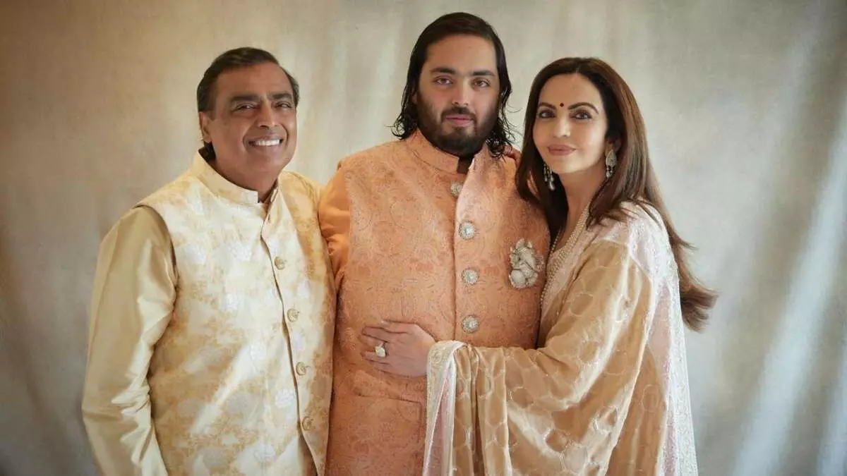 Anant-Radhika Pre-wedding : ఫొటోలకు బిలియనీర్ ఫోజులు Anant-Radhika Pre-wedding : ఫొటోలకు బిలియనీర్ ఫోజులు