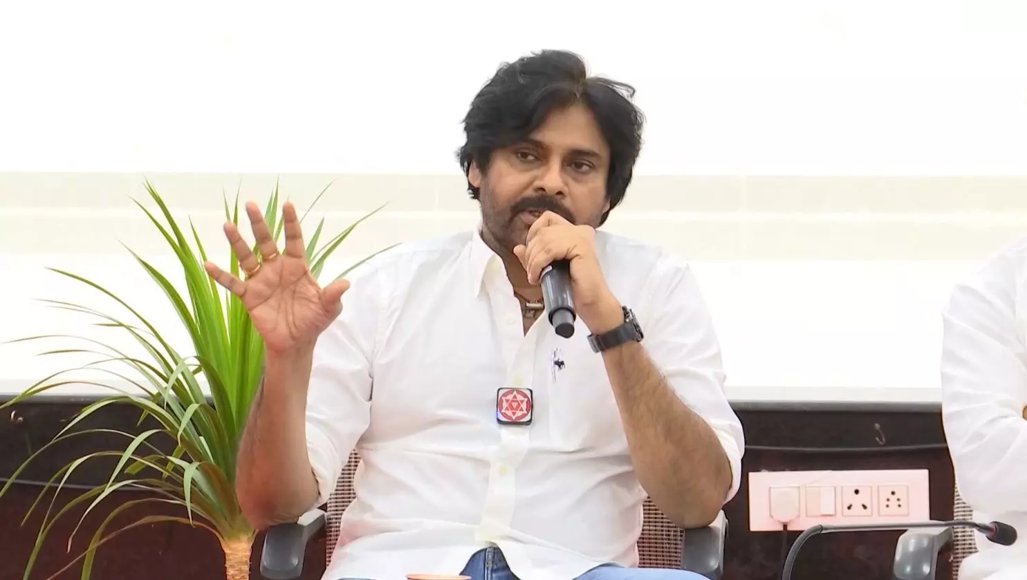 PAWAN: పంచభూతాలకు పార్టీ రంగులు PAWAN: పంచభూతాలకు పార్టీ రంగులు