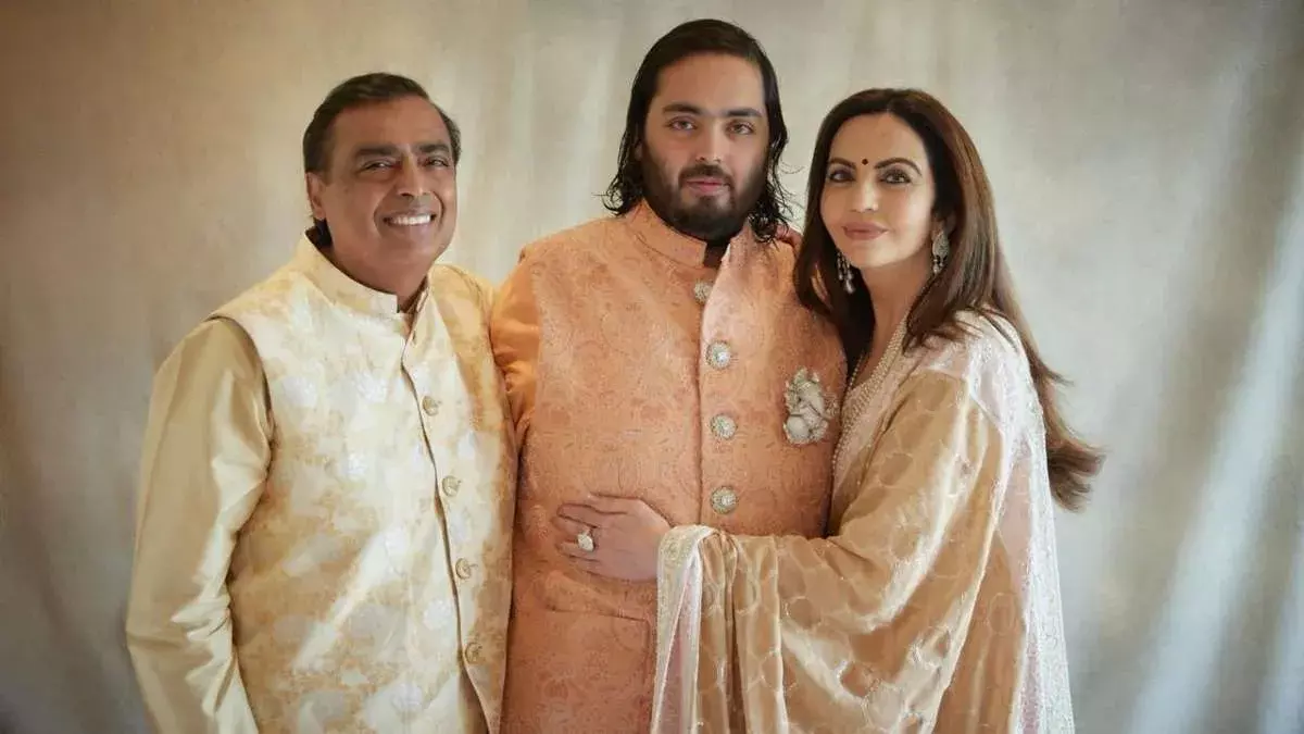 Anant-Radhika Pre-wedding : ఫొటోలకు బిలియనీర్ ఫోజులు Anant-Radhika Pre-wedding : ఫొటోలకు బిలియనీర్ ఫోజులు