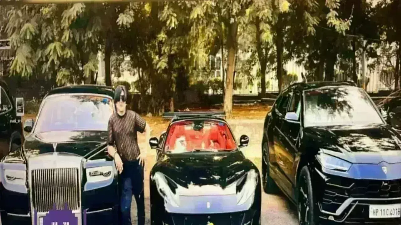 Tobacco:  లగ్జరీ కార్లు.. రూ. 4.5 కోట్ల నగదు స్వాధీనం Tobacco:  లగ్జరీ కార్లు.. రూ. 4.5 కోట్ల నగదు స్వాధీనం