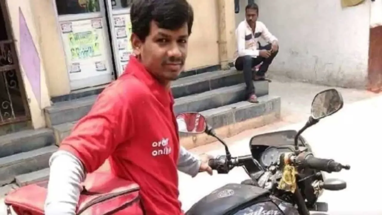 Zomato : జొమాటా బాయా మజాకా.. మూడు టీజర్ జాబ్స్కి ఎంపిక Zomato : జొమాటా బాయా మజాకా.. మూడు టీజర్ జాబ్స్కి ఎంపిక