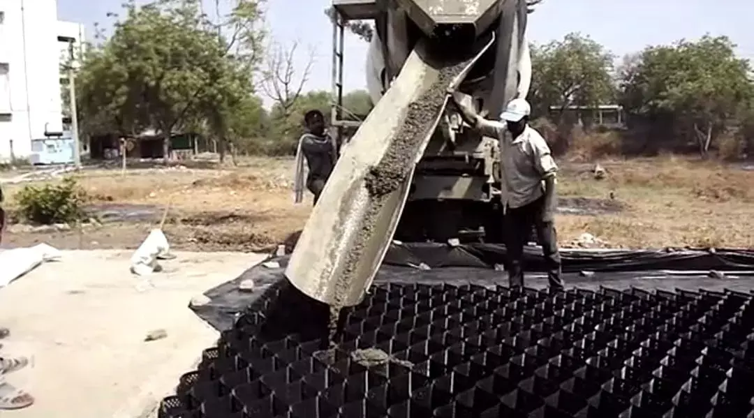 CC Roads: ప్లాస్టిక్ వ్యర్థాలతో సీసీరోడ్డు CC Roads: ప్లాస్టిక్ వ్యర్థాలతో సీసీరోడ్డు