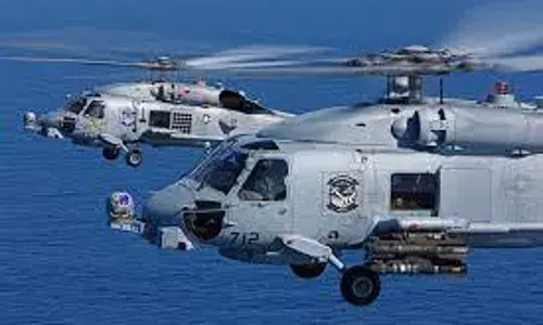 సముద్రంలో శత్రువుల వేటకు సిద్ధమైన ఇండియన్ నేవీ సముద్రంలో శత్రువుల వేటకు సిద్ధమైన ఇండియన్ నేవీ