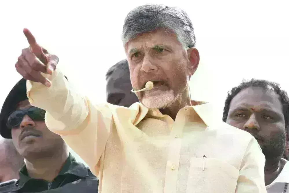 Chandrababu:  జగన్  తెలుగు ప్రజల ఆత్మగౌరవాన్ని తాకట్టు పెట్టారన్న చంద్రబాబు Chandrababu:  జగన్  తెలుగు ప్రజల ఆత్మగౌరవాన్ని తాకట్టు పెట్టారన్న చంద్రబాబు