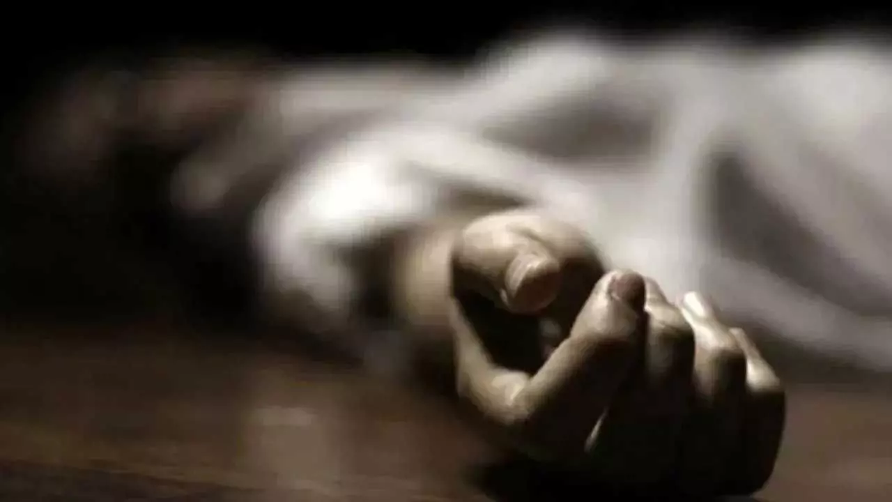 Suicide : ఇద్దరు పిల్లల్ని చంపి, ఆత్మహత్య చేసుకున్న తల్లి Suicide : ఇద్దరు పిల్లల్ని చంపి, ఆత్మహత్య చేసుకున్న తల్లి