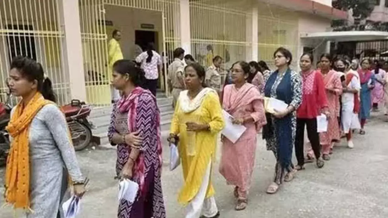 DSC Applications : నేటి నుంచి డీఎస్సీ దరఖాస్తులు DSC Applications : నేటి నుంచి డీఎస్సీ దరఖాస్తులు