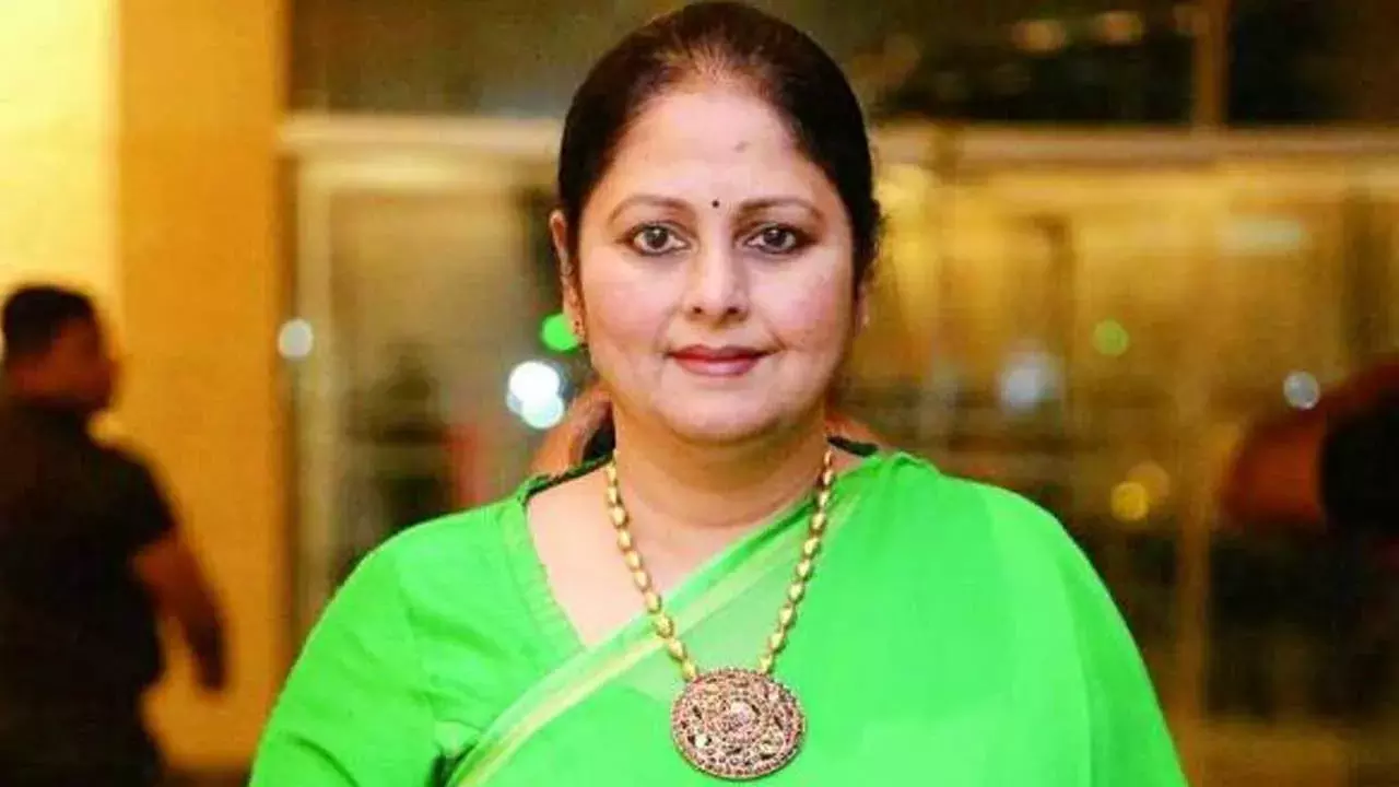 Jayasudha : జయసుధ రూ.వంద కోట్ల ప్రాపర్టీ సేల్.. కారణం ఇదే! Jayasudha : జయసుధ రూ.వంద కోట్ల ప్రాపర్టీ సేల్.. కారణం ఇదే!
