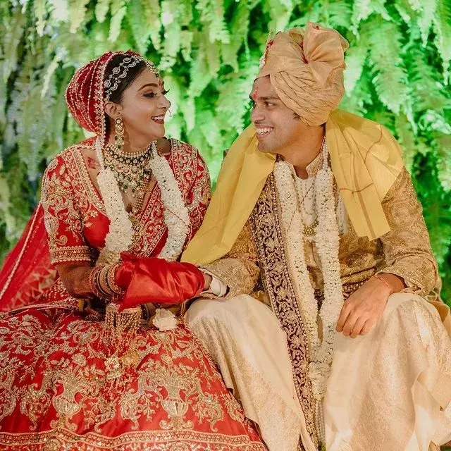 Natasha Doshi : సీక్రెట్ గా హీరోయిన్ పెళ్లి.. నెల తర్వాత ఫొటోలు వైరల్ Natasha Doshi : సీక్రెట్ గా హీరోయిన్ పెళ్లి.. నెల తర్వాత ఫొటోలు వైరల్