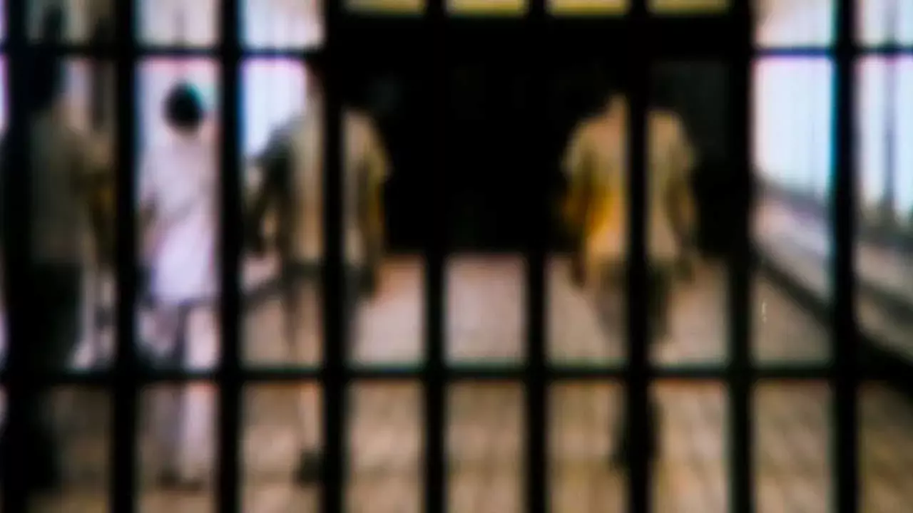 Prisoner : నాలుగు వేల మంది ఖైదీలు జైలు నుంచి జంప్ Prisoner : నాలుగు వేల మంది ఖైదీలు జైలు నుంచి జంప్