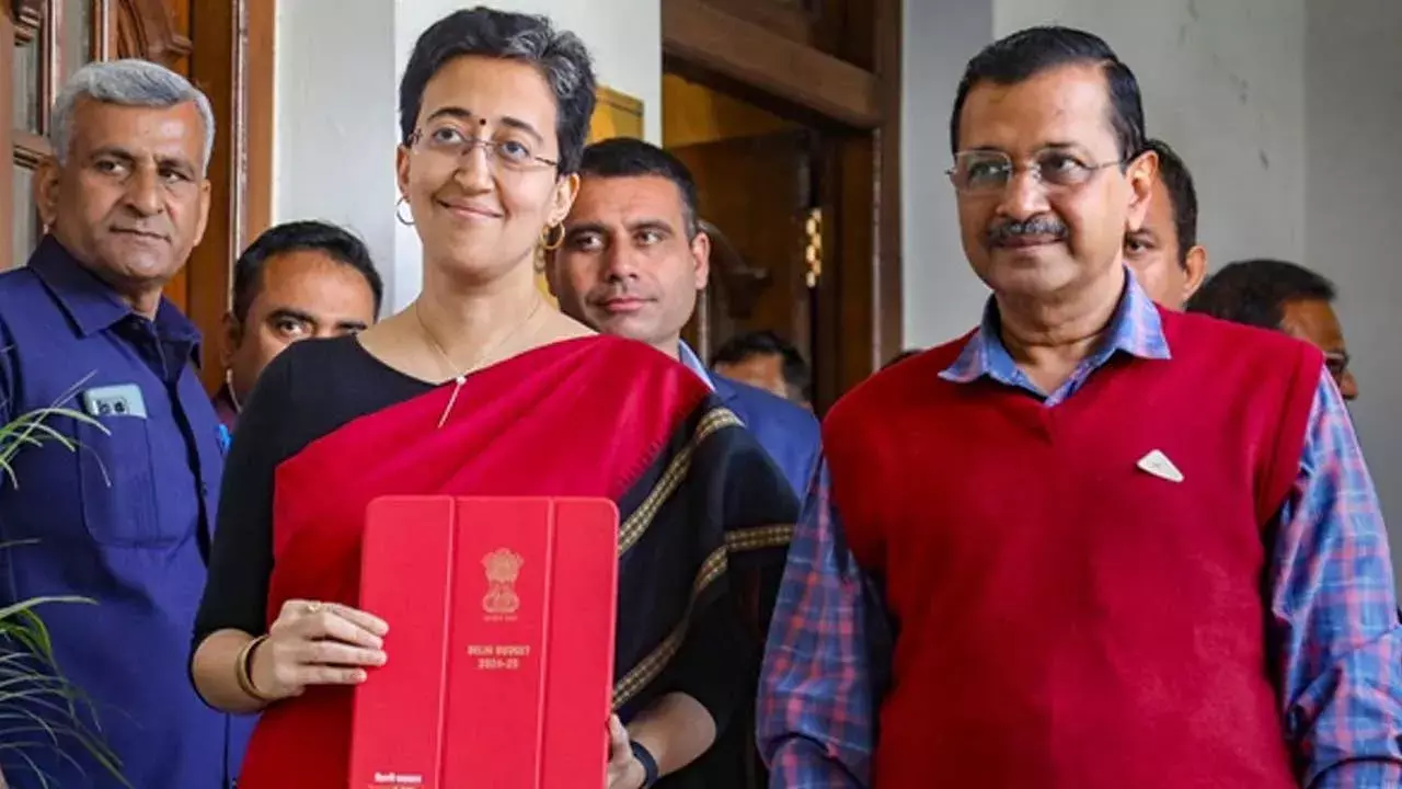 Delhi : కేజ్రీవాల్ ప్రభుత్వం కీలక ప్రకటన..  18 ఏళ్లు నిండితే ప్రతి నెల రూ.1000