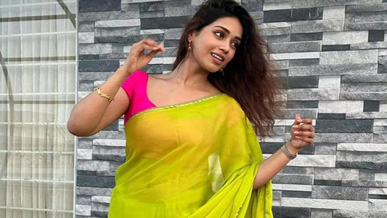 Villa Gift : సీఎం కొడుకు విల్లా గిఫ్ట్.. నివేతా స్ట్రాంగ్ రియాక్షన్ చూశారా..? Villa Gift : సీఎం కొడుకు విల్లా గిఫ్ట్.. నివేతా స్ట్రాంగ్ రియాక్షన్ చూశారా..?
