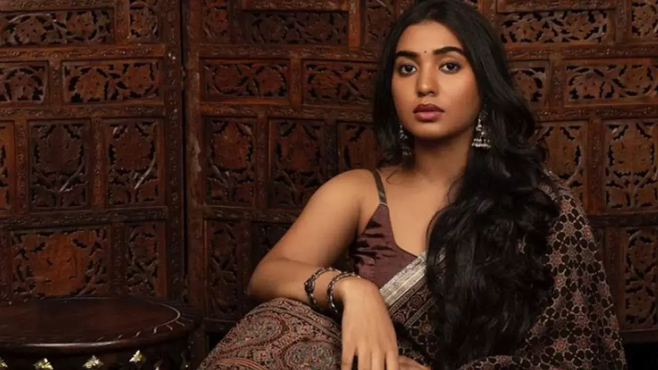 Rajashekar Daughter : శివాత్మికకు ఎందుకు ఆఫర్లు రావడం లేదో! Rajashekar Daughter : శివాత్మికకు ఎందుకు ఆఫర్లు రావడం లేదో!