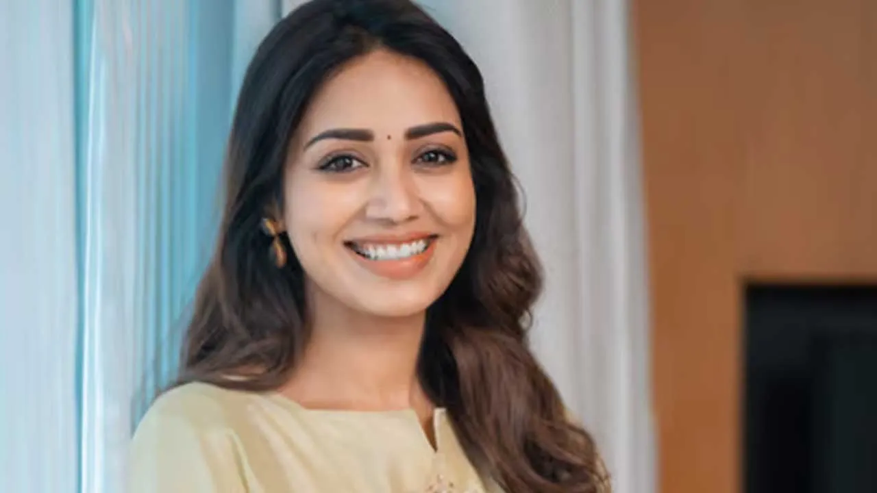 Nivetha Pethura : తన కోసం స్టాలిన్ రూ.50కోట్ల ఇల్లు కొన్నాడన్న వార్తలపై ఫైర్ Nivetha Pethura : తన కోసం స్టాలిన్ రూ.50కోట్ల ఇల్లు కొన్నాడన్న వార్తలపై ఫైర్