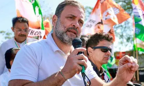 EC Issues : ప్రసంగాల్లో నోరు జారొద్దు.. రాహుల్ కు ఈసీ హెచ్చరిక EC Issues : ప్రసంగాల్లో నోరు జారొద్దు.. రాహుల్ కు ఈసీ హెచ్చరిక