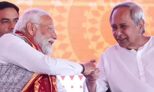 15 ఏళ్ల తర్వాత మళ్లీ కలవనున్న పాత మిత్రులు.. బీజేపీ, బీజేడీ మంతనాలు 15 ఏళ్ల తర్వాత మళ్లీ కలవనున్న పాత మిత్రులు.. బీజేపీ, బీజేడీ మంతనాలు