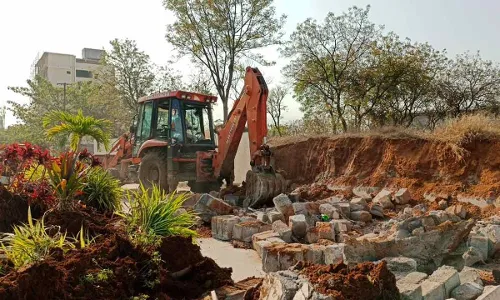 TS : మల్లారెడ్డికి మళ్లీ షాక్.. కాలేజీ అక్రమ భవనాల కూల్చివేత TS : మల్లారెడ్డికి మళ్లీ షాక్.. కాలేజీ అక్రమ భవనాల కూల్చివేత