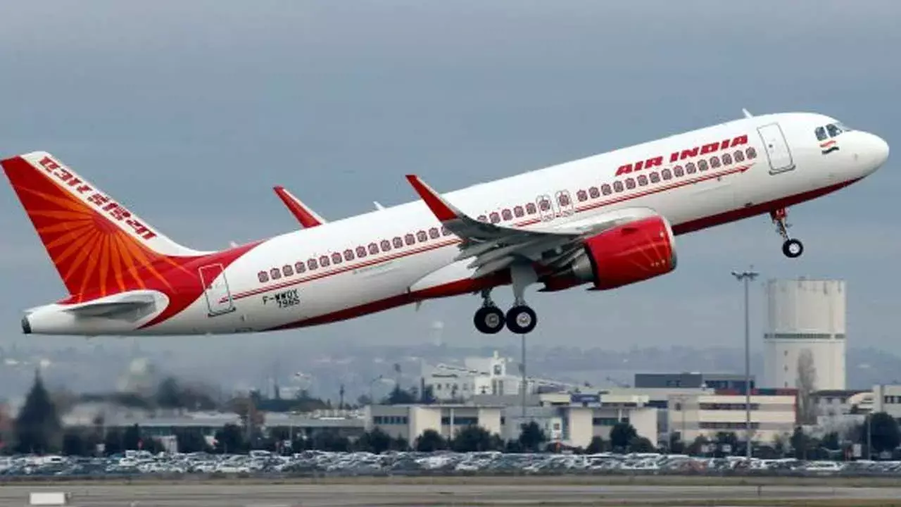 Air India :  బిజినెస్ క్లాస్ ప్రయాణీకురాలిని డీబోర్డ్ చేసిన ఎయిరిండియా Air India :  బిజినెస్ క్లాస్ ప్రయాణీకురాలిని డీబోర్డ్ చేసిన ఎయిరిండియా
