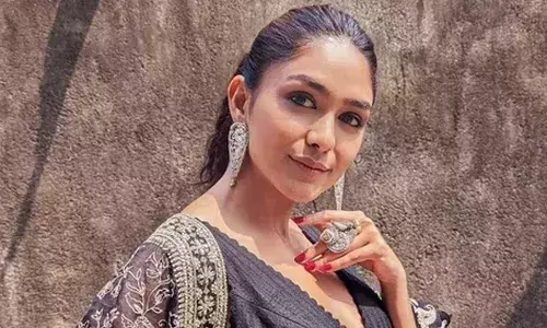 Mrunal Thakur : రియల్ ఎస్టేట్ వ్యాపారంలోకి మృణాల్.. దుమ్ములేపుతున్న ఆఫర్లు Mrunal Thakur : రియల్ ఎస్టేట్ వ్యాపారంలోకి మృణాల్.. దుమ్ములేపుతున్న ఆఫర్లు