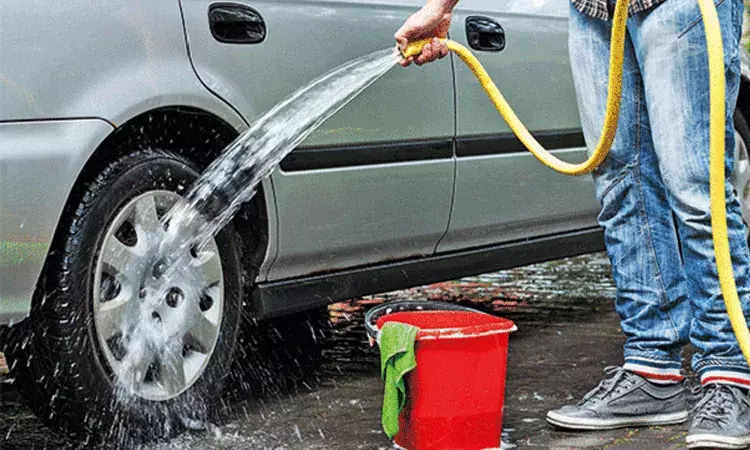 బెంగళూరులో నీటి కష్టాలు.. కారు కడిగితే జరిమానా బెంగళూరులో నీటి కష్టాలు.. కారు కడిగితే జరిమానా