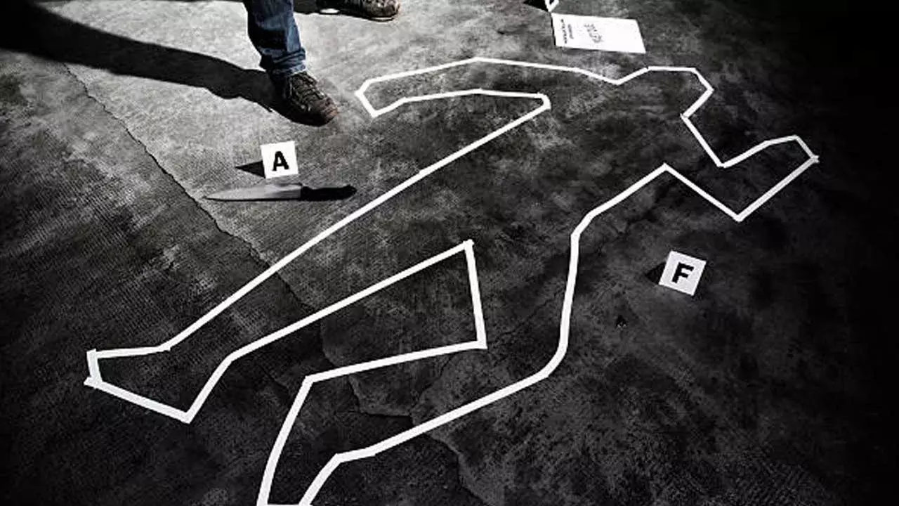 Murder : భార్యను చంపి.. పోలీసుల ఎదుట ఒప్పుకున్న భర్త Murder : భార్యను చంపి.. పోలీసుల ఎదుట ఒప్పుకున్న భర్త