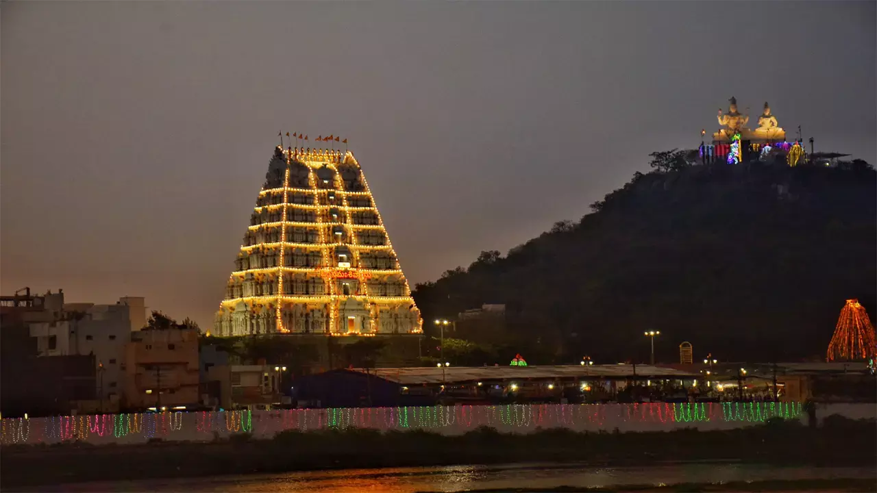 Shivoham :  తెలుగు రాష్ట్రాల్లో వైభవంగా మహాశివరాత్రి వేడుకలు.. Shivoham :  తెలుగు రాష్ట్రాల్లో వైభవంగా మహాశివరాత్రి వేడుకలు..