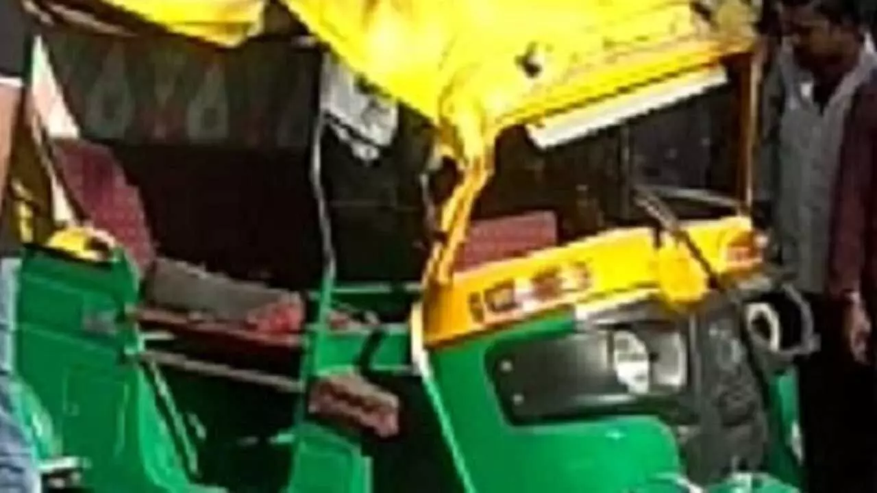 Auto Accident : కొండగట్టులో మళ్లీ ఆటో బోల్తా.. 11 మందికి తీవ్ర గాయాలు Auto Accident : కొండగట్టులో మళ్లీ ఆటో బోల్తా.. 11 మందికి తీవ్ర గాయాలు