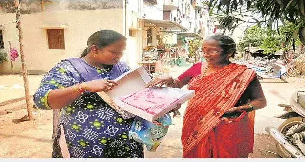 YCP: వైసీపీ ప్రలోభాల దందా