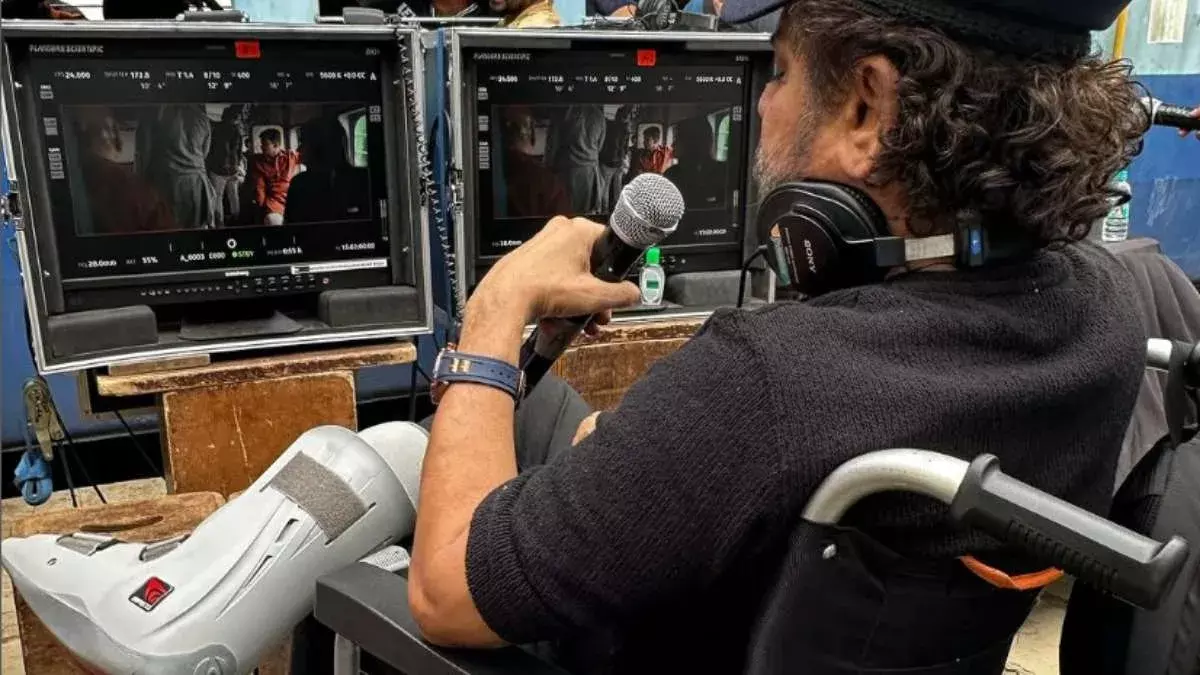 Bhool Bhulaiyaa 3 : కాలికి గాయమైనప్పటికీ షూటింగ్ కి హాజరైన డైరెక్టర్ Bhool Bhulaiyaa 3 : కాలికి గాయమైనప్పటికీ షూటింగ్ కి హాజరైన డైరెక్టర్