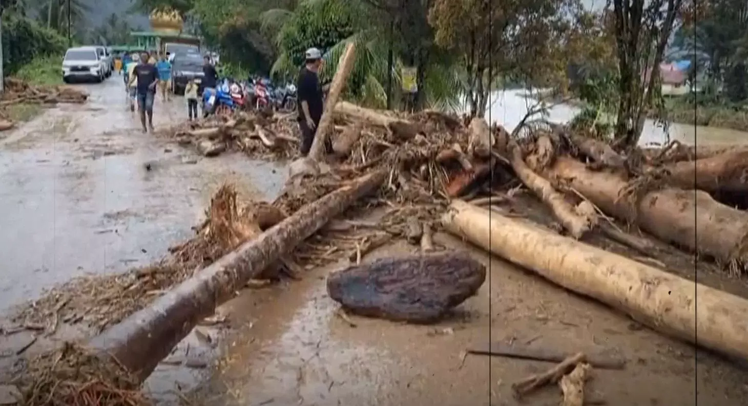 INDONESIA: భారీ వర్షాలతో ఇండోనేషియాలో 21మంది మృతి