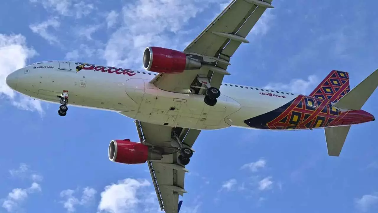Plane : నిద్రలోకి జారుకున్న పైలట్, కో-పైలట్.. దారి తప్పిన విమానం Plane : నిద్రలోకి జారుకున్న పైలట్, కో-పైలట్.. దారి తప్పిన విమానం